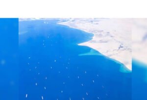 Süveyş Kanalı önünde bekleyen gemiler uçaktan görüntülendi! 23 suveys