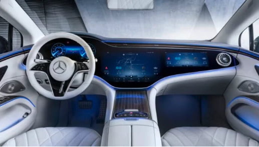 Mercedes-Benz, yepyeni, şık 2022 EQS elektrikli aracını tanıttı