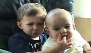 "Charlie parmağımı ısırdı" videosu YouTube'dan sonsuza kadar kaldırılabilir 27 "Charlie parmağımı ısırdı" videosu YouTube'dan sonsuza kadar kaldırılabilir