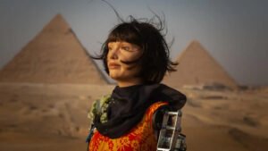 Robot ressam ilk şiirini yazdı!