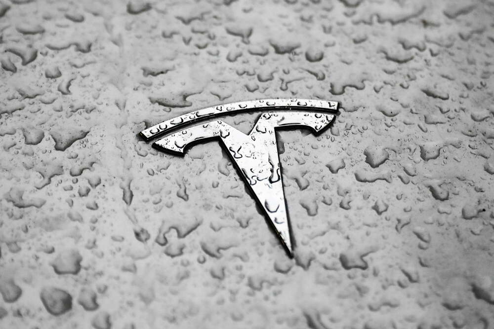 Tesla 2021'de krizle boğuşmasına rağmen rekor kırdı