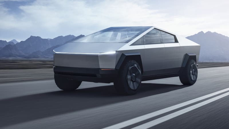 Elon Musk, ilk Tesla Cybertruck'ın dört motorlu bir varyant olacağını söyledi