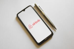 Airbnb, ayrımcılıkla mücadele etmek için konukların isimlerini gizleyecek