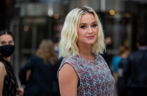 Katy Perry yaptığı üstsüz paylaşımla olay oldu! 27 kayty