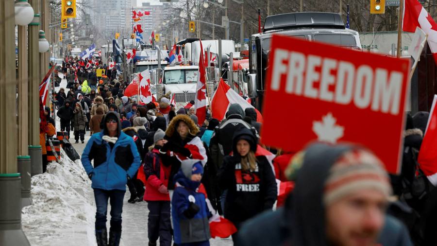 Facebook, aşı karşıtı protesto gruplarını kaldırdı