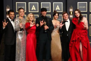 Apple, 'CODA' ile En İyi Film Oscar'ını kazanan ilk yayıncı oldu