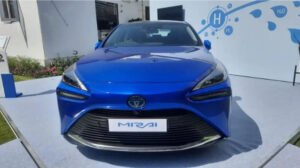 Toyota Mirai, 600 km'den fazla menzil ile piyasaya sürüldü