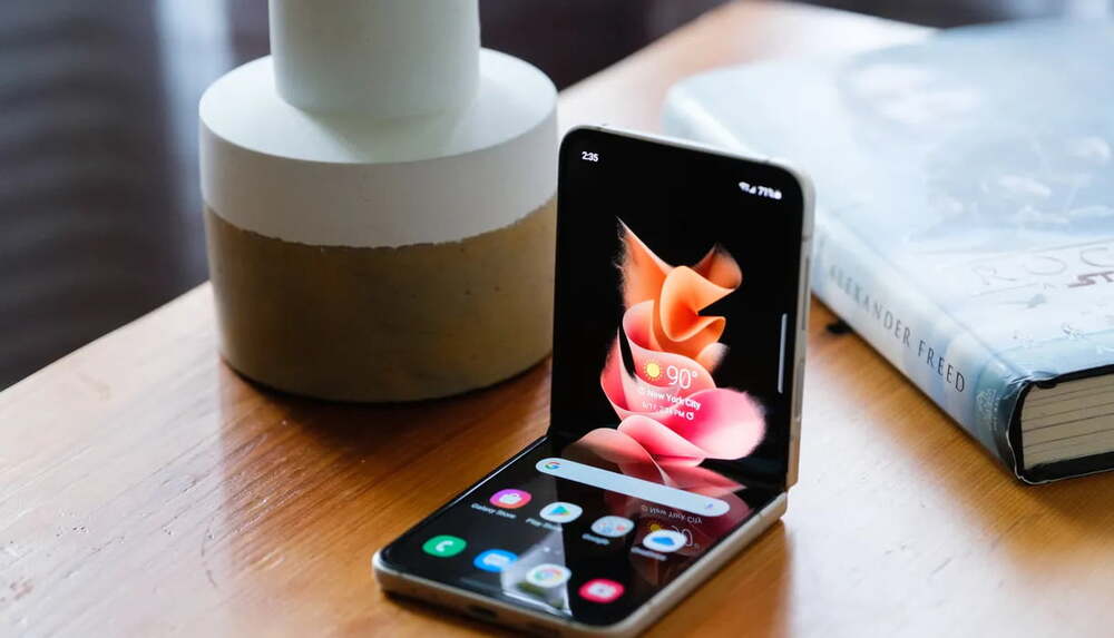 Google katlanabilir telefonunu tekrar erteledi