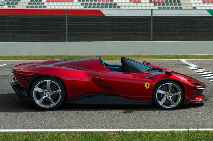 Ferrari, 2026 yılına kadar elektrikli araçlara geçmiş olacak