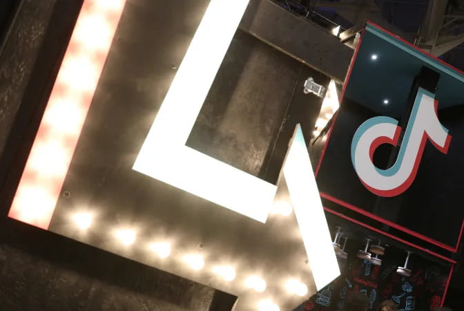 TikTok, gençlerin yayınlarından bazı videolara yaş kısıtlaması getirecek