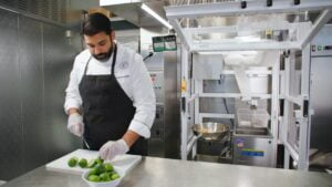 Robotlar restoranda hizmet vermeye başlıyor 21 Robotlar restoranda hizmet vermeye başlıyor