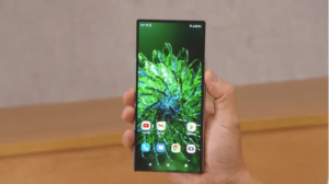 Motorola, konsept katlanabilir akıllı telefonunu sergiledi!