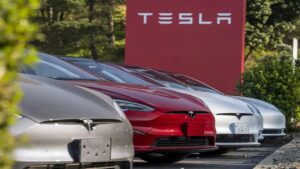 Tesla işten çıkarımlara başlıyor