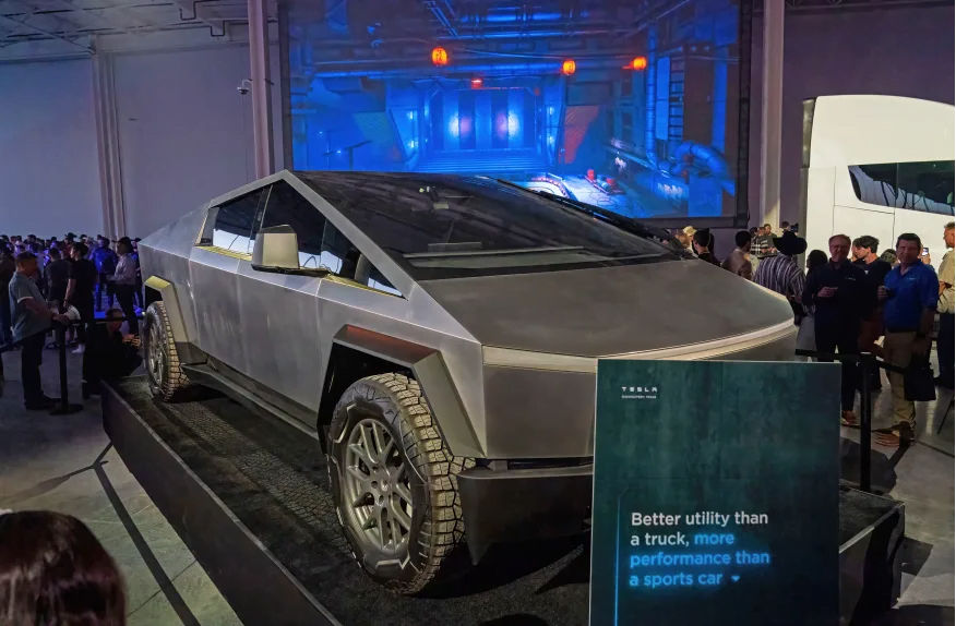 Tesla Cybertruck 2024'e kadar seri üretime girmeyecek