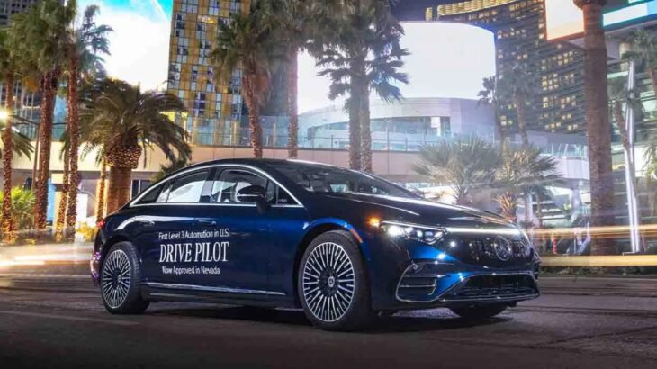 Mercedes sürücüsüz araç