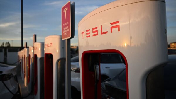 Otomotiv Devleri Bataryada Yeni Savaşa Giriyor! GM, Tesla ve Diğer Rakiplerine Meydan Okudu 2 TEsla