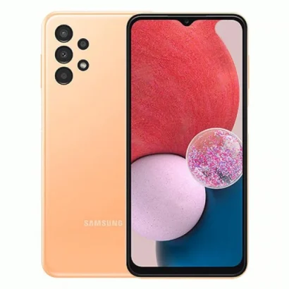 Güney Koreli teknoloji devi Samsung, merakla beklenen yeni akıllı telefon modelinin üzerindeki sis perdesini kaldırıyor. Galaxy F14 5G çıkışı biraz gecikebilir. Samsung, 16 Mart’ta Hindistan’da Galaxy A54 ve Galaxy A34’ü piyasaya sürmeyi planlıyor. Lakin bir rapor, şirketin gelecek hafta ülkede bir bütçe telefonu daha piyasaya süreceğini ortaya çıkardı. Bahsi geçen cihaz Galaxy F14 5G. Aralık ayından beri bu telefon hakkında duyumlar aldığımızı hatırlatalım. Galaxy A14 Son sızıntılara göre, Samsung, Galaxy F14 5G’yi gelecek hafta Hindistan’da piyasaya sürecek. Galaxy F serisi cihazı, Galaxy F04’ten sonra 2023 yılında Hindistan’da piyasaya sürülecek ikinci cihaz olacak. Rapor, akıllı telefonun Exynos 1330 yongasıyla güçlendirileceğini ve 6.000mAh batarya ile destekleneceğini doğruluyor. Bu yonga seti, 2 x ARM Cortex-A78 çekirdeği ve 6 x ARM Cortex-A55 çekirdeği içeren sekiz çekirdekli bir CPU içeriyor. Samsung Galaxy A04 İlginizi çekebilir: Realme C55 özellikleri iyice netleşti Galaxy F14 5G çıkışı biraz gecikebilir Telefonun fiyatı 185 doların altında olacak şekilde bu ayın ilerleyen günlerinde satışa sunulması bekleniyor. Bu telefon internet sitesi, Samsung çevrimiçi mağazası ve ülke genelindeki önde gelen perakende mağazaları aracılığıyla satılacak. Samsung Galaxy A04s Daha önceki raporlara göre, Galaxy F14 5G muhtemelen yakın zamanda piyasaya sürülen Galaxy M14 5G’nin yeniden markalanmış bir versiyonu. Dolayısıyla, 6.6 inç FHD+ 90Hz ekran (LCD), 50MP arka kamera, 13MP ön kamera, yan montajlı parmak izi sensörü, Android 13’te One UI Core 5, 6.000mAh pil ve 25 şarj desteği ile birlikte gelmesi bekleniyor. Samsung’un bu akıllı telefonun piyasaya sürülmesini yakın günlerde resmi olarak duyurmasını bekliyoruz. Galaxy F14 5G çıkışı biraz gecikebilir.