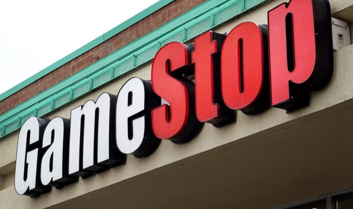 GameStop CEO'su kovuldu 7 GameStop