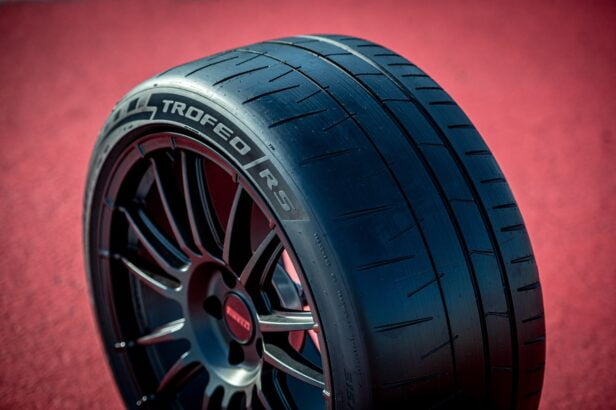 PIRELLI P Zero Trofero RS : Pistte performans, yolda güvenlik için tasarlandı