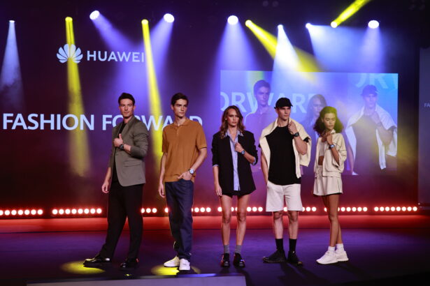 WATCH Ultimate Design : Huawei ilk altın akıllı saatini