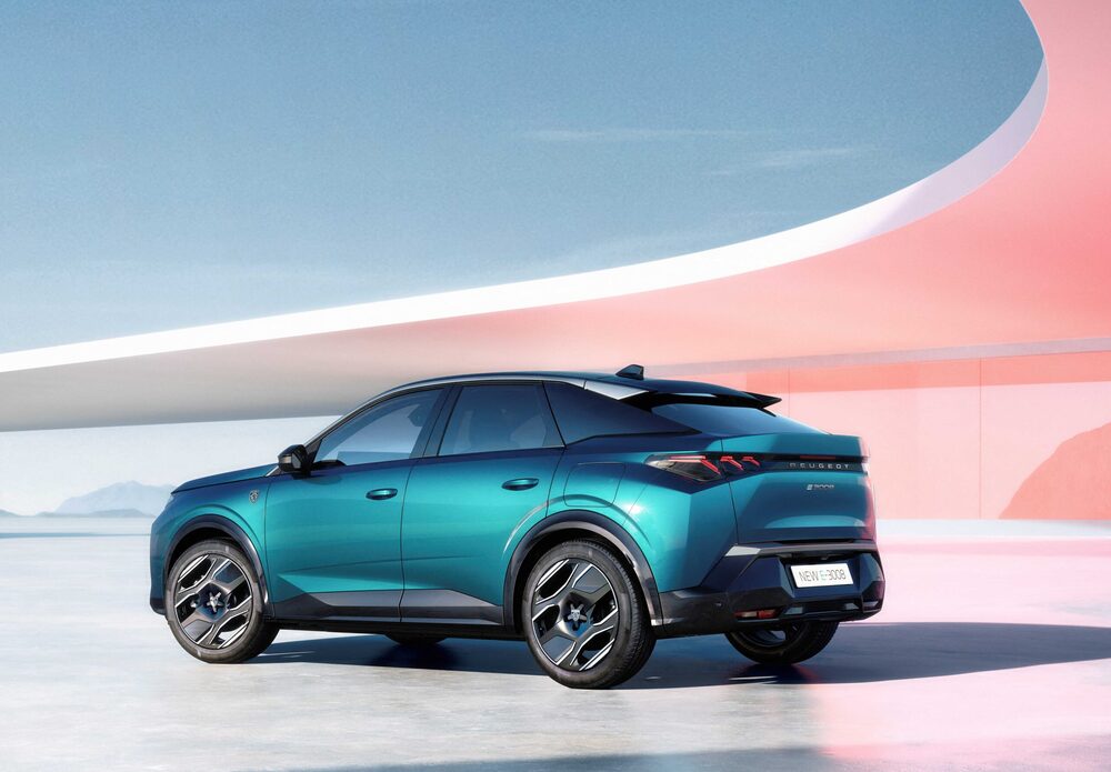 PEUGEOT E-3008