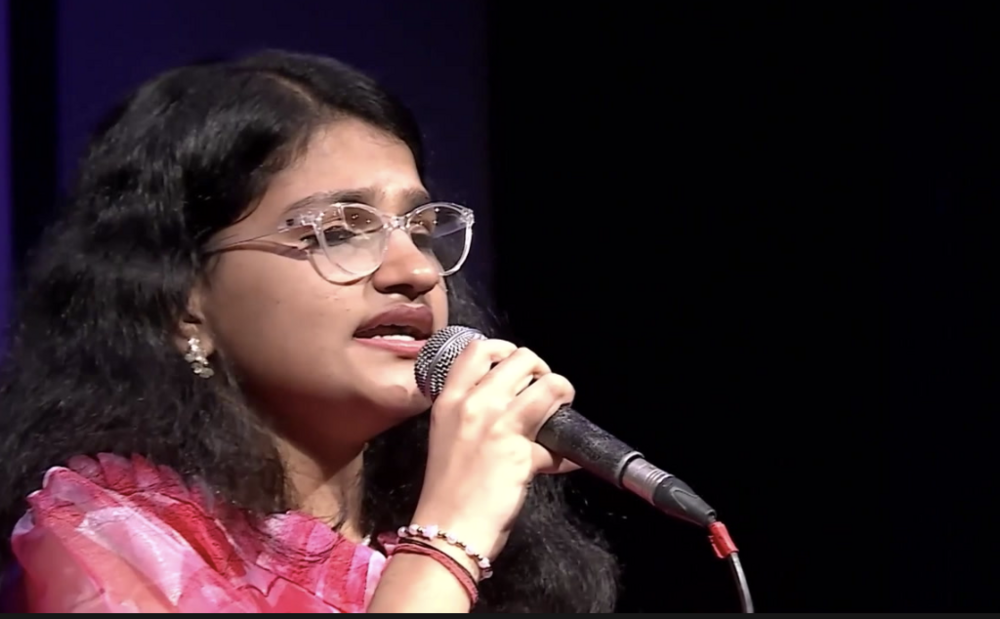 140 Dilde Şarkı Söyleyen Kadın Dünya Rekoru Kırdı