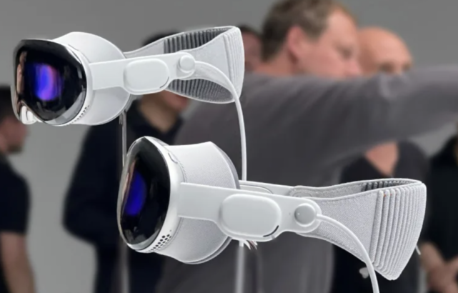 Apple, Ön Sipariş İle Şimdiden 180.000 Vision Pro Sattı 18 Apple, Ön Sipariş İle Şimdiden 180.000 Vision Pro Sattı