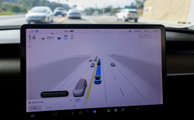 Tesla, tartışmalı Tam Otomatik Sürüş yazılımında fiyat düşürdü