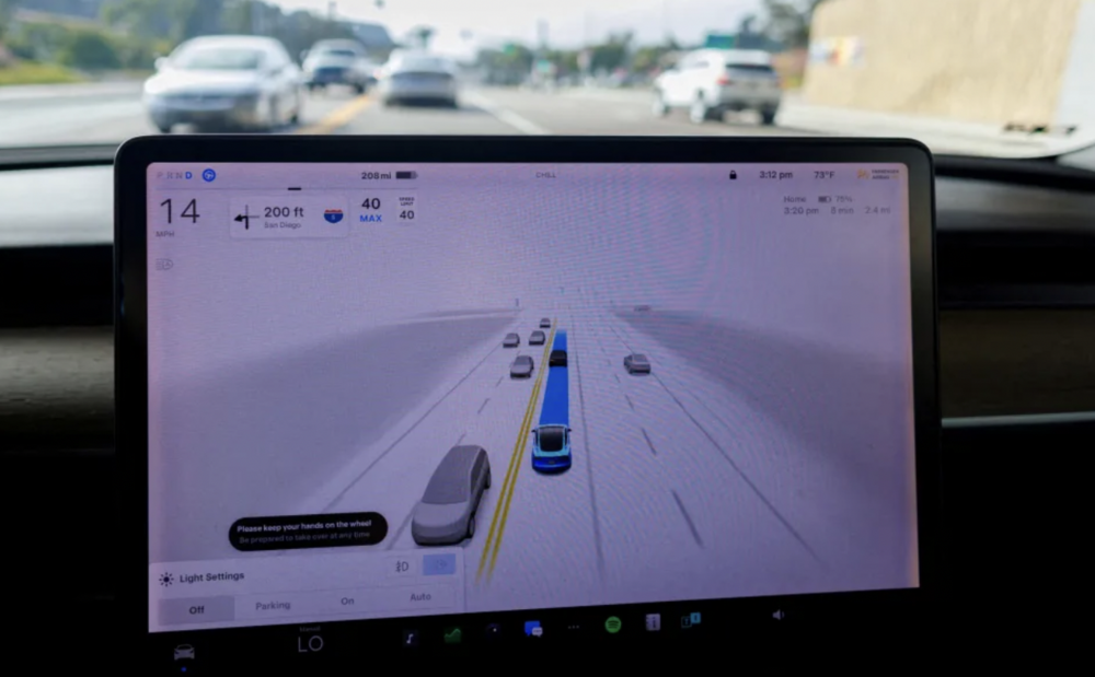 Tesla, tartışmalı Tam Otomatik Sürüş yazılımında fiyat düşürdü
