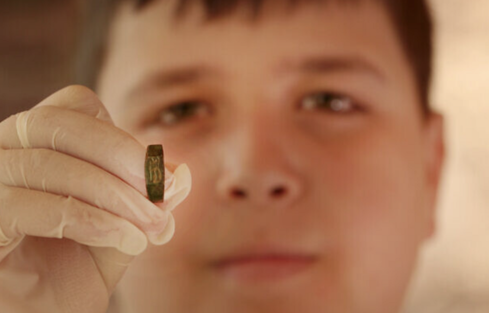 Ergen çocuk şansa tarihi eser keşfetti