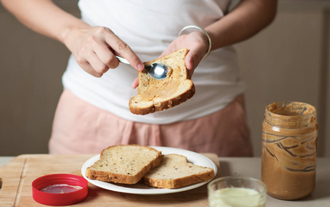 Kahvaltıda fıstık ezmesi yemek kalbe iyi geliyor!