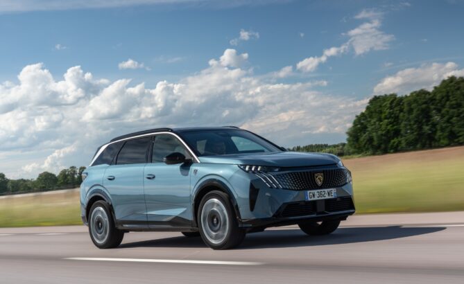 PEUGEOT’NUN 7 KOLTUKLU SUV’U YENİ 5008 TÜRKİYE’DE! 53 5008