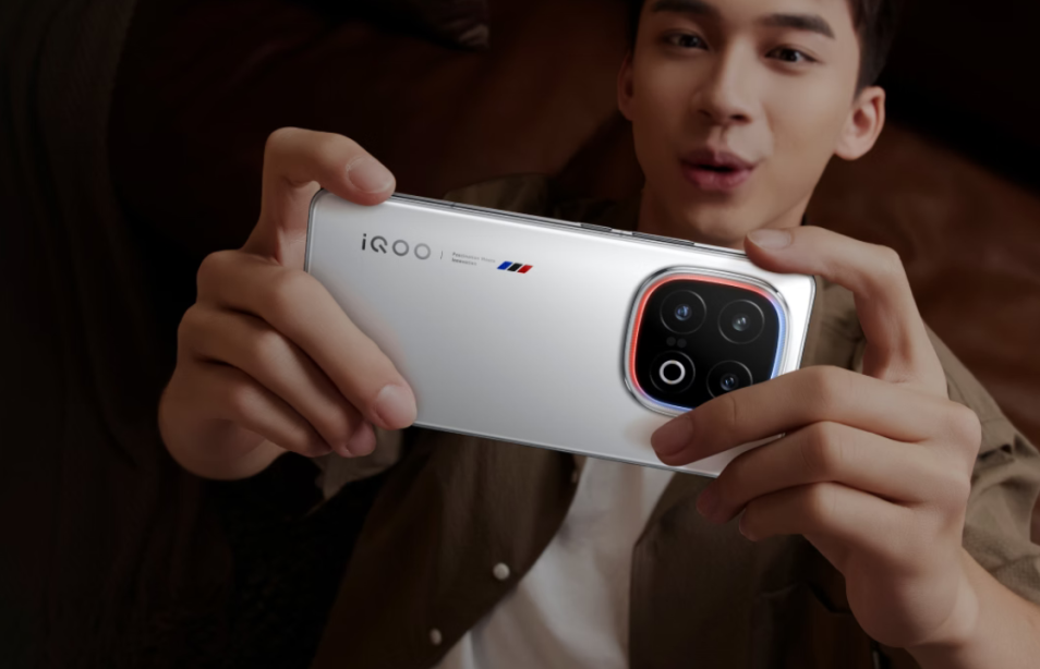 iQOO 13 2 1