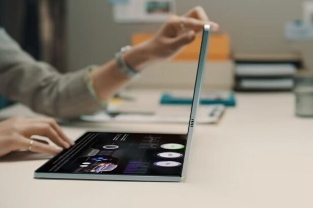 Samsung Katlanabilir PC Yeni