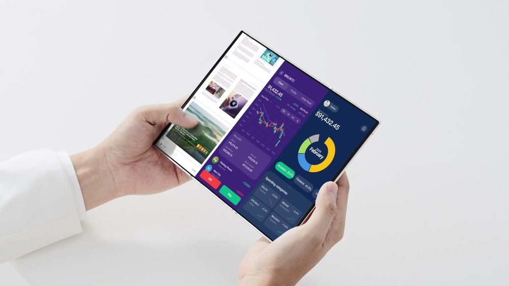 TECNOs tri fold concept smartphone