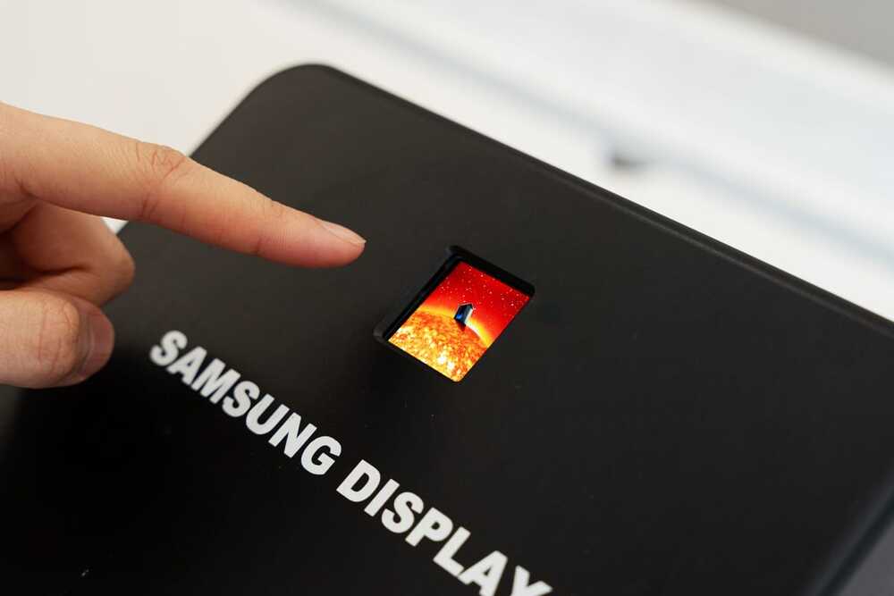 Samsung Display Week 2025 ultra bright micro OLED finger