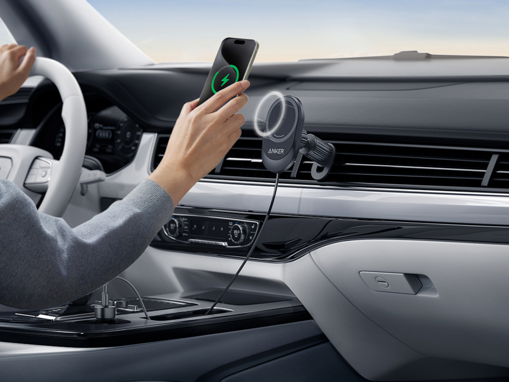 Anker MagGo Kablosuz Araç Şarj Cihazı yolda 1 Anker MagGo Wireless Car Charger Pad Built in USB C Cable