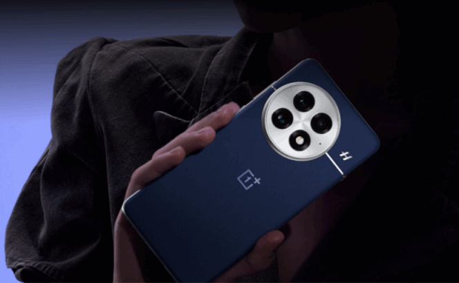 OnePlus 15’in İlk Detayları Sızdırıldı: İnce Çerçeve, Özel Ekran Ve Yeni Nesil İşlemci Yolda 10 OnePlus 15