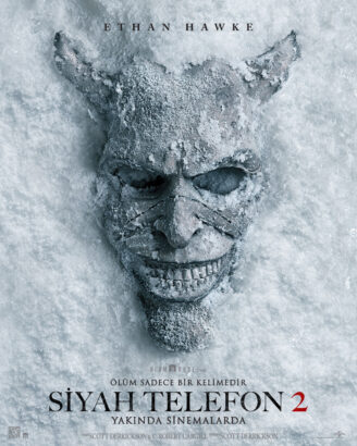SİYAH TELEFON 2 FİLMİNİN TÜRKÇE ALT YAZILI İLK FRAGMANI VE AFİŞİ YAYINLANDI! 3 Dört yıl önce, 13 yaşındaki Fin kaçıranını öldürüp kaçtı ve The Grabber’ın elinden kurtulan tek kişi oldu. Ama gerçek kötülük ölümü aşar... ve telefon yeniden çalıyor. SİYAH TELEFON 2 .