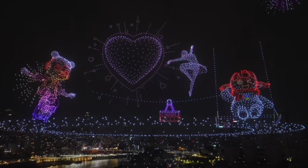 11.787 Drone ile Çongçing'deki Gökyüzünü Aydınlatması Guinness Dünya Rekoru Kırdı 1 ss3