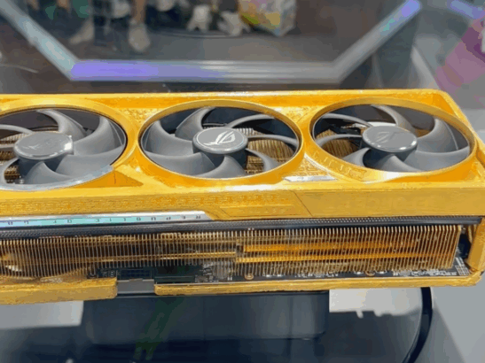 ASUS RTX 5090 ROG Astral Gold 5kg 500000 Image Source realVictor M X