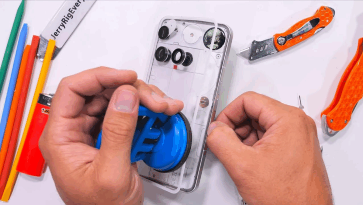 Nothing Phone (3) Dayanıklılık Testi İçin Parçalara Ayrıldı 5 Nothing Phone (3)