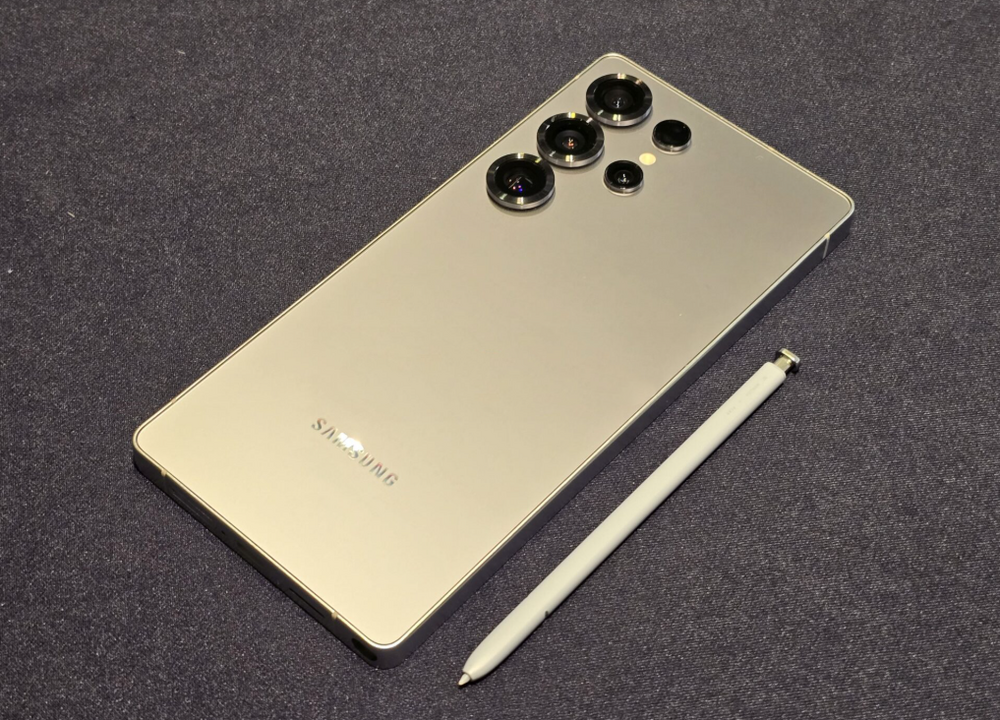 Samsung’un Yeni Katlanabilir Serisi Rekorla Başladı: 48 Saatte 210 Bin Sipariş 1 Samsung Galaxy S25 Ultra