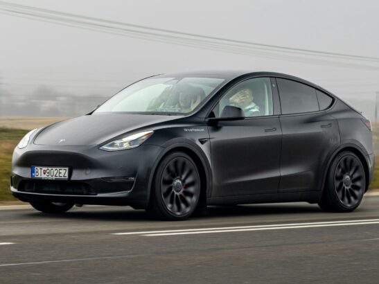csm A Tesla Model Y b424f0f48b
