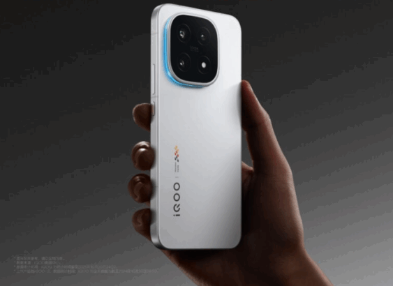 iQOO 15 Satış Rekoru Kırdı: İlk 4 Saatte 142.000 Adet Sattı 35 iQOO 15 (9)