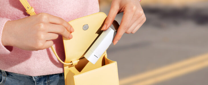 Soundcore A30i : Ruj Şeklinde Kulaklık 57 Anker, ruj formundaki zarif tasarımıyla dikkat çeken Soundcore A30i ile şıklığı ve ses kalitesini bir araya getiriyor. Pembe ve siyah renk seçenekleriyle sunulan A30i, müziği modanın en stil sahibi parçasına dönüştürüyor.