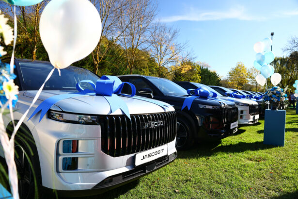   JAECOO, Türkiye pazarında yeni bir başarıya imza attı. Bu kapsamda JAECOO Türkiye, İstanbul’da gerçekleştirdiği araç teslimat töreninde toplam 10.000 adetlik araç satışına ulaşmasını müşterileriyle kutladı.  