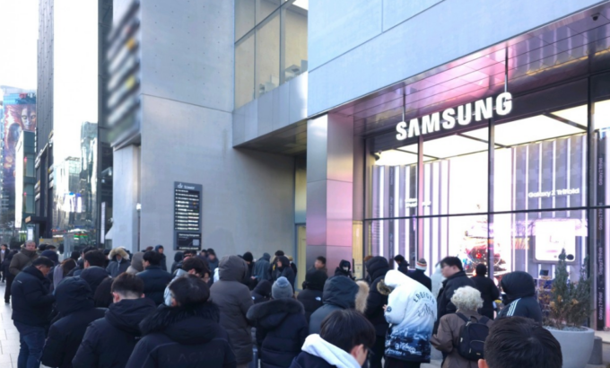 2.400 dolarlık Samsung Galaxy Z TriFold dakikalar içinde tükendi 27 ss3 4