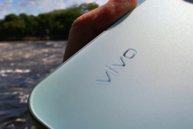 Mühendislikte Yer Tasarrufu Devrimi: Vivo, Soğutma Fanlarını Antene Dönüştürüyor 1 vv2 3