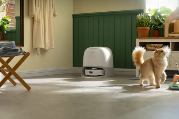  Roborock’un CES 2026’da tanıttığı Qrevo Curv 2 Flow, dakikada 220 kez dönebilen motorlu rulo paspas yapısıyla tek geçişte etkili temizlik sunarken; kendi kendini temizleyen SpiraFlow  paspaslama sistemi, akıllı halı koruması ve 20.000 Pa HyperForce® emiş gücü ile süpürme ve paspaslamayı tek bir kesintisiz deneyimde buluşturuyor.